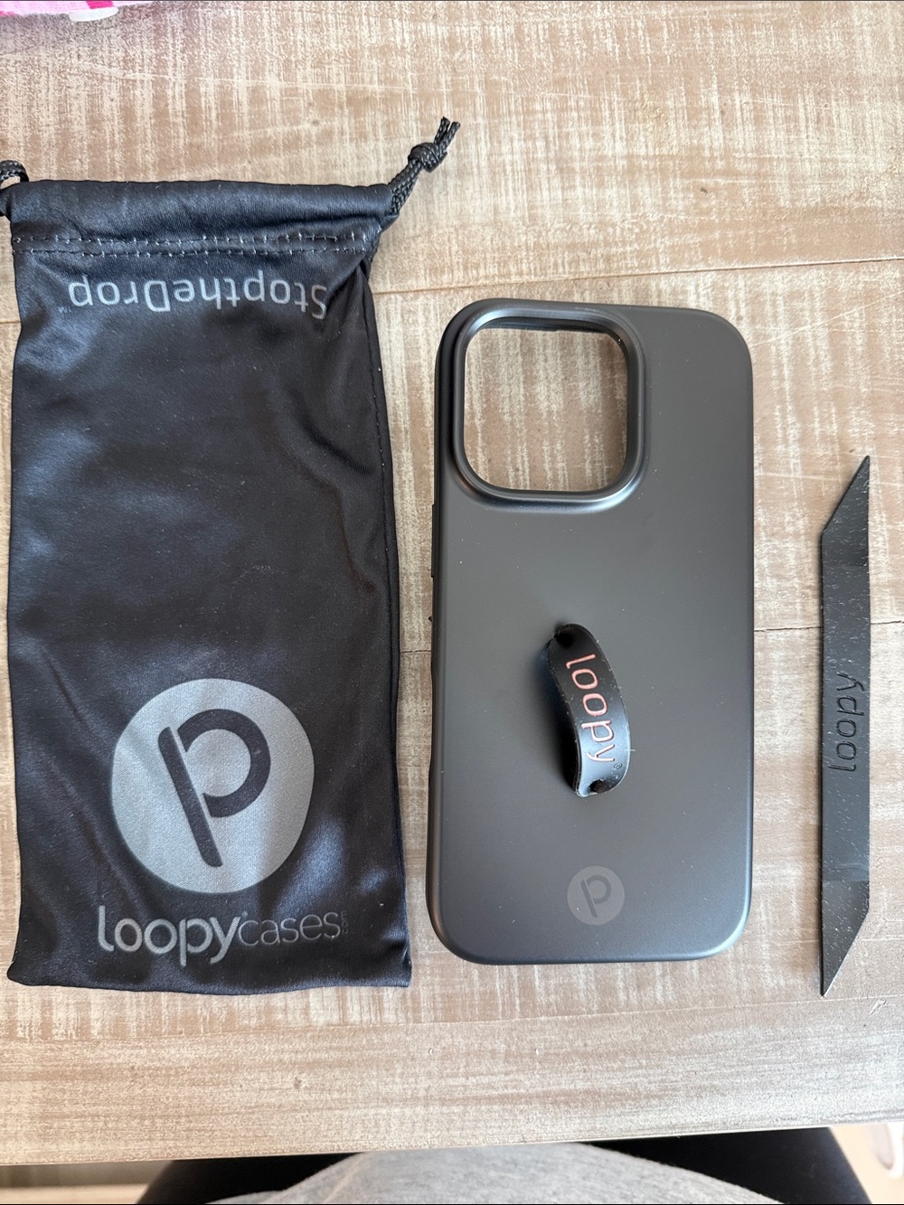 16 Pro Black Loopy Case (Righty)